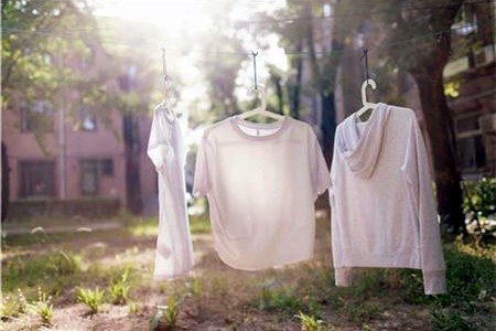 衣服上面留有油渍怎么洗掉？